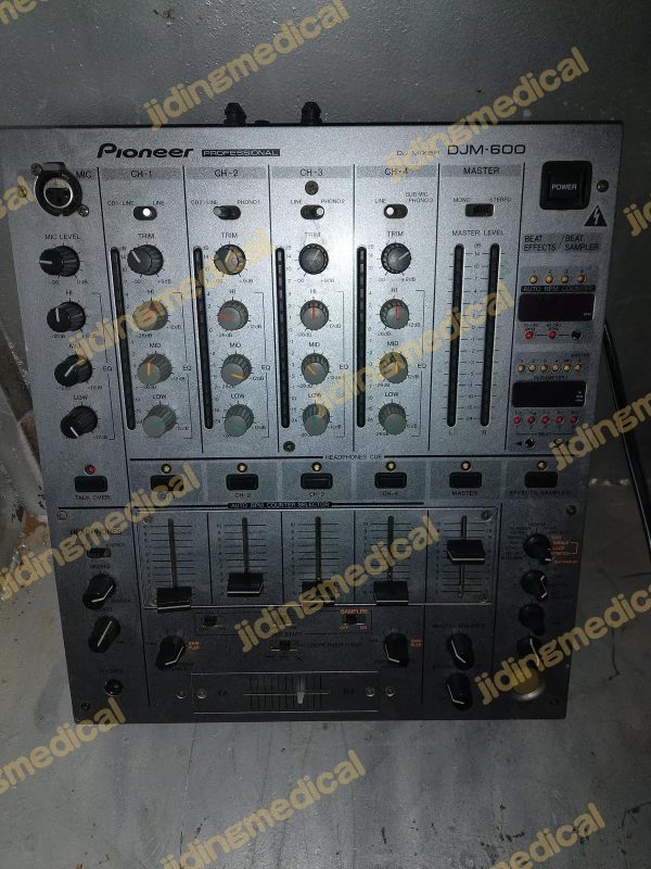 Pioneer DJM-600 Professional DJ Mixer 4-channel Silver 1999 model Equipment - Image 3