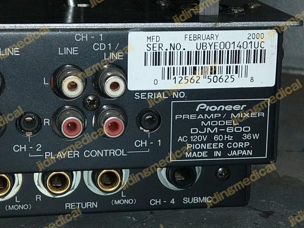 Pioneer DJM-600 Professional DJ Mixer 4-channel Silver 1999 model Equipment - Image 4